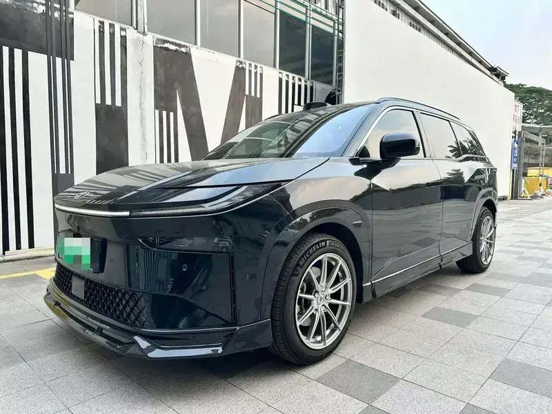 2025 Toyota bZ3X с пробегом 12 000 км