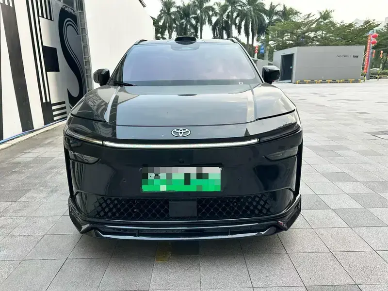 2025 Toyota bZ3X с пробегом 12 000 км