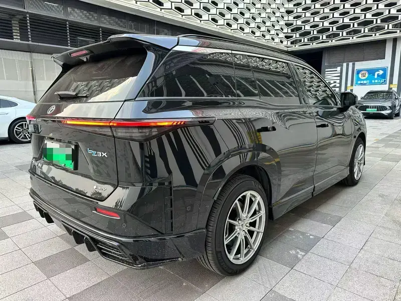 2025 Toyota bZ3X с пробегом 12 000 км