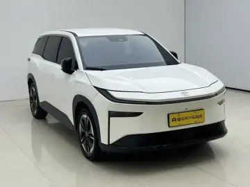 2025 Toyota bZ3X с пробегом 24 000 км