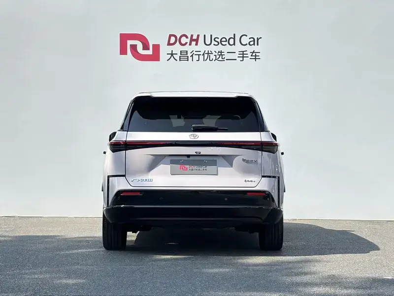 2025 Toyota bZ3X с пробегом 17 000 км