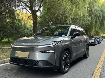 2025 Toyota bZ3X с пробегом 16 000 км
