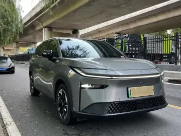 2025 Toyota bZ3X с пробегом 16 000 км
