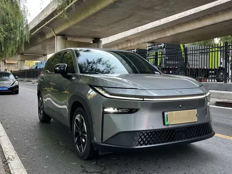 2025 Toyota bZ3X с пробегом 16 000 км