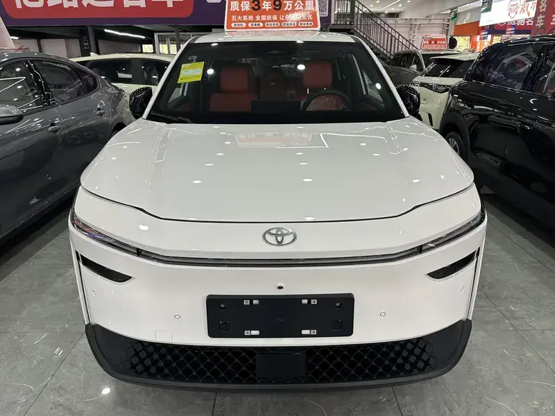 2026 Toyota bZ3X с пробегом 100 км