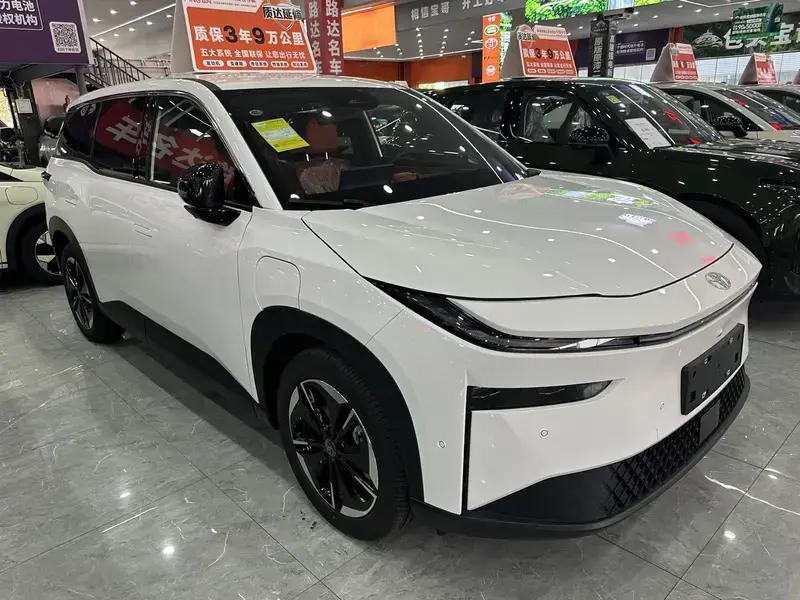 2026 Toyota bZ3X с пробегом 100 км