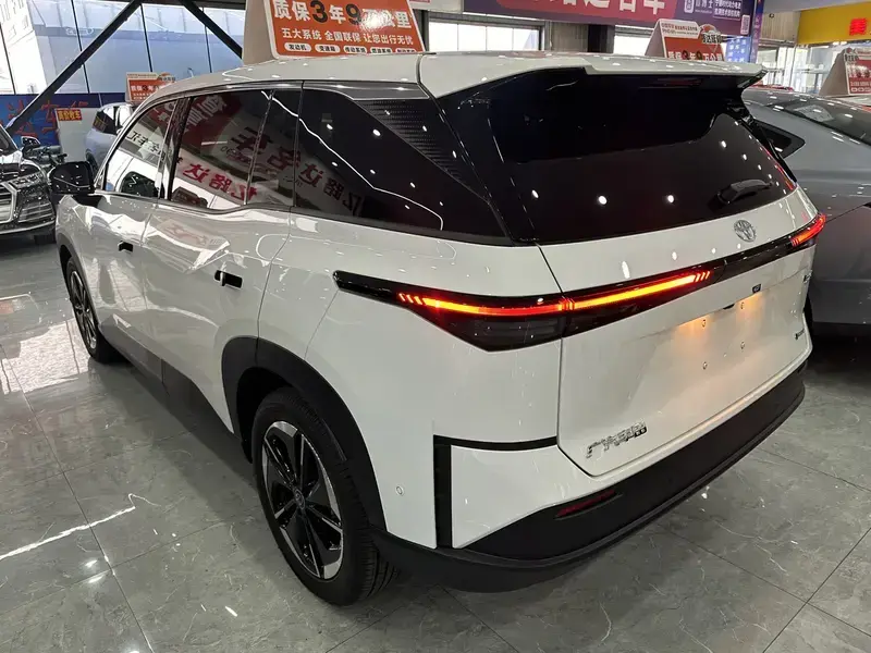 2026 Toyota bZ3X с пробегом 100 км