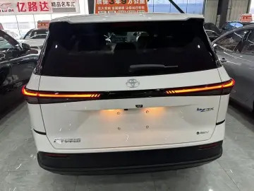 2026 Toyota bZ3X с пробегом 100 км