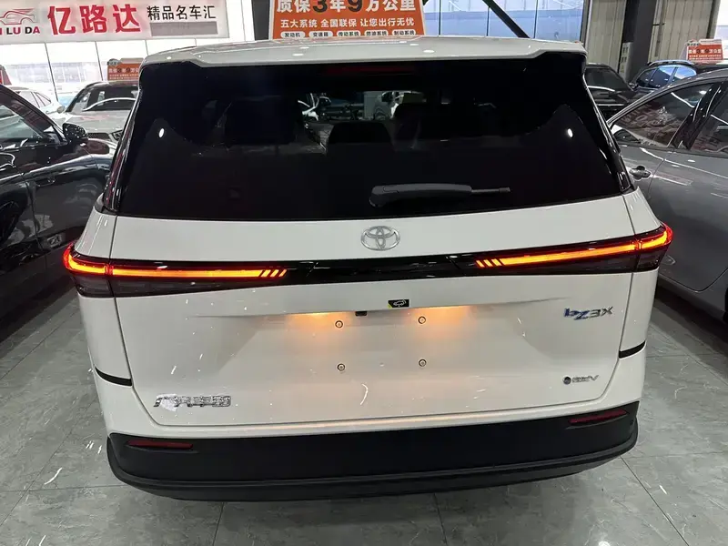2026 Toyota bZ3X с пробегом 100 км
