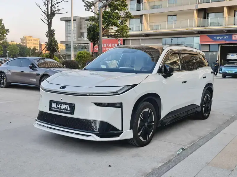 2025 Toyota bZ3X с пробегом 17 000 км