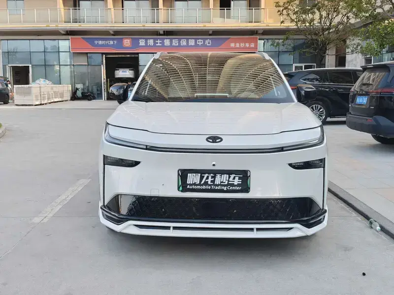 2025 Toyota bZ3X с пробегом 17 000 км