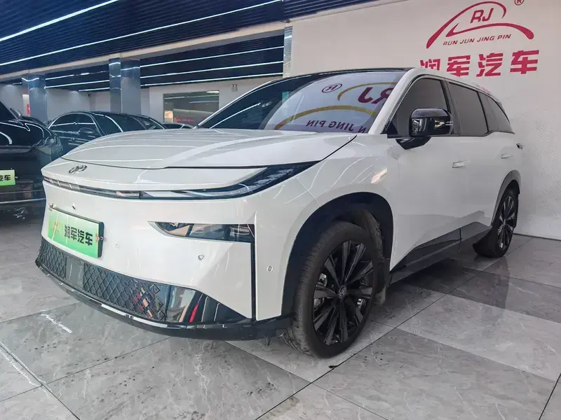 2026 Toyota bZ3X с пробегом 8 100 км