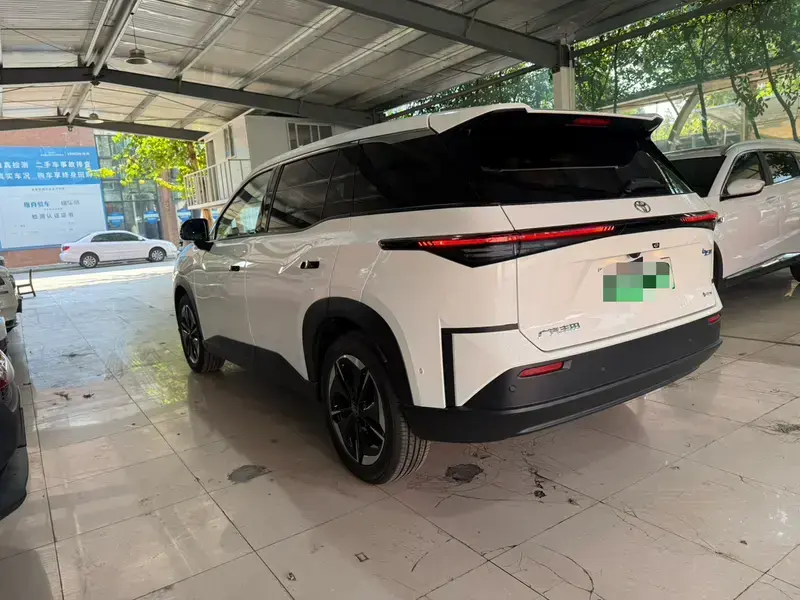 2026 Toyota bZ3X с пробегом 100 км