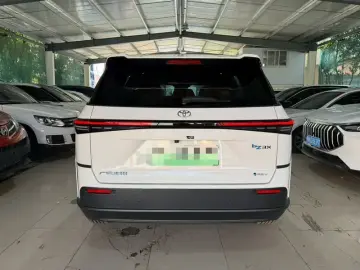 2026 Toyota bZ3X с пробегом 100 км