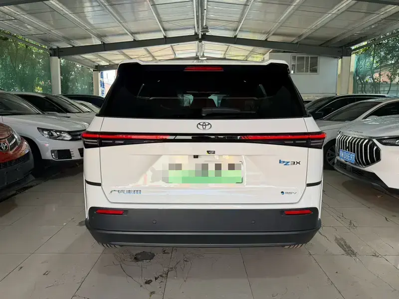 2026 Toyota bZ3X с пробегом 100 км