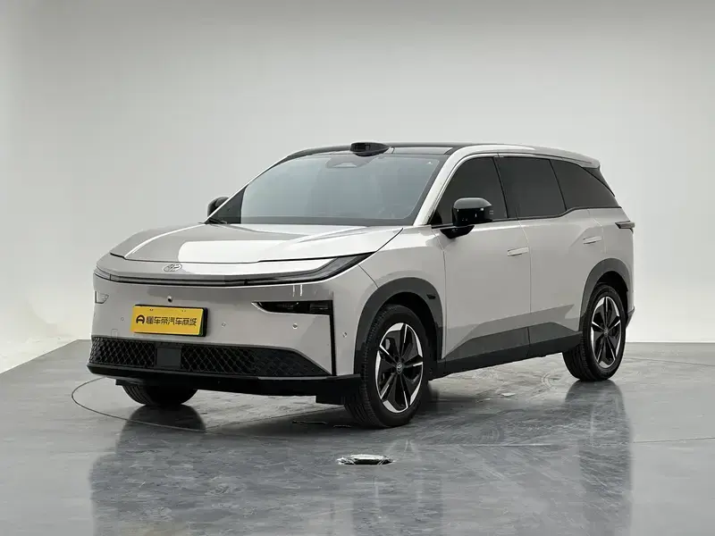 2025 Toyota bZ3X с пробегом 10 100 км