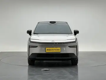 2025 Toyota bZ3X с пробегом 10 100 км