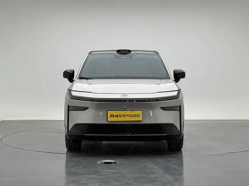 2025 Toyota bZ3X с пробегом 10 100 км