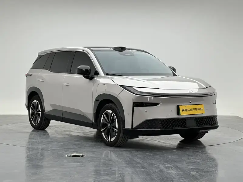 2025 Toyota bZ3X с пробегом 10 100 км