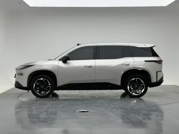 2025 Toyota bZ3X с пробегом 10 100 км