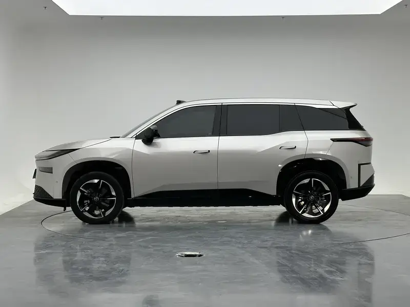 2025 Toyota bZ3X с пробегом 10 100 км