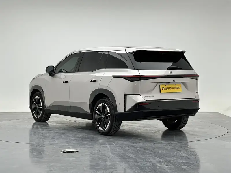 2025 Toyota bZ3X с пробегом 10 100 км
