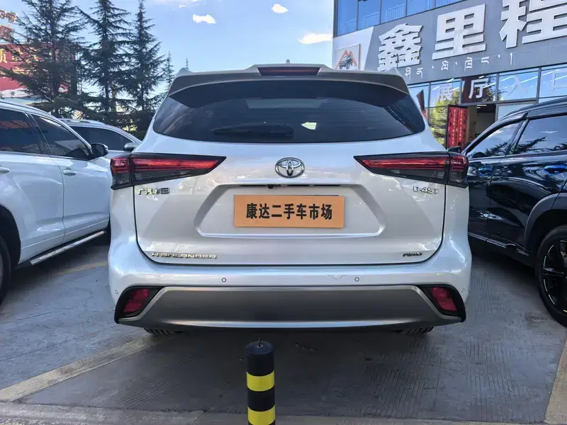 2022 Toyota Highlander с пробегом 73 300 км
