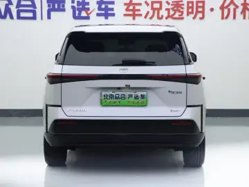 2025 Toyota bZ3X с пробегом 100 км