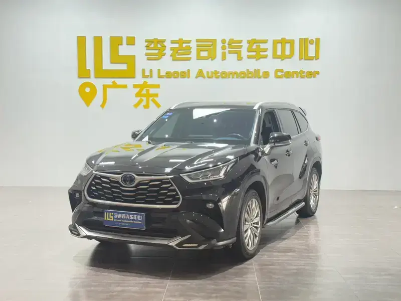 2022 Toyota Highlander с пробегом 33 000 км