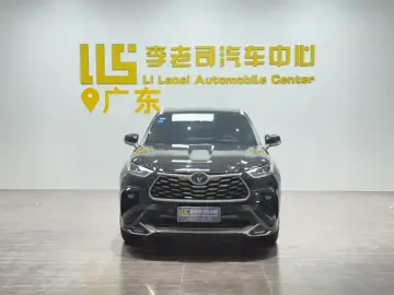 2022 Toyota Highlander с пробегом 33 000 км