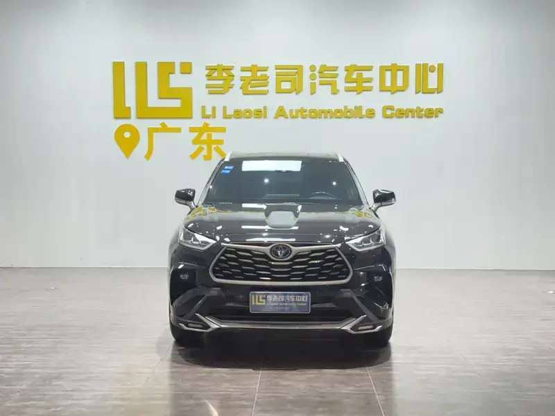2022 Toyota Highlander с пробегом 33 000 км