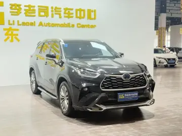 2022 Toyota Highlander с пробегом 33 000 км