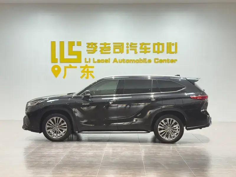 2022 Toyota Highlander с пробегом 33 000 км