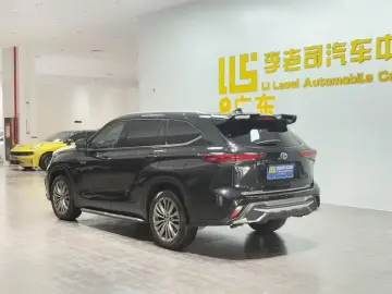 2022 Toyota Highlander с пробегом 33 000 км