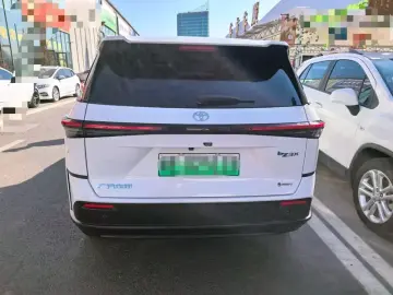 2025 Toyota bZ3X с пробегом 5 000 км