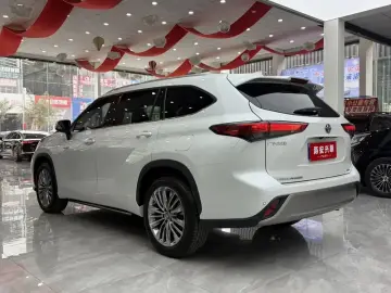 2022 Toyota Highlander с пробегом 42 000 км