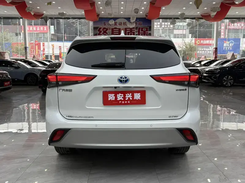 2022 Toyota Highlander с пробегом 42 000 км
