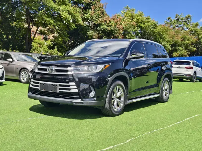 2021 Toyota Highlander с пробегом 40 000 км