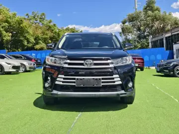 2021 Toyota Highlander с пробегом 40 000 км