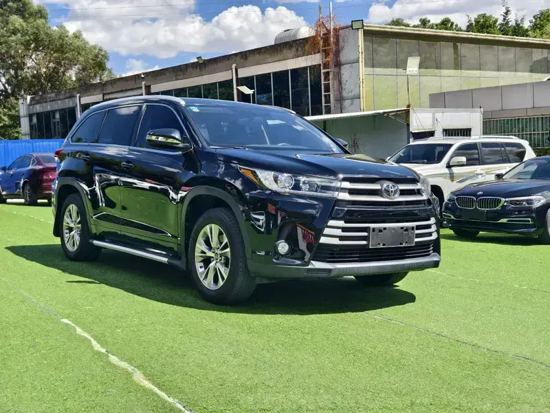 2021 Toyota Highlander с пробегом 40 000 км