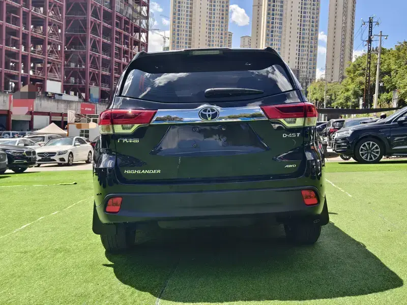 2021 Toyota Highlander с пробегом 40 000 км