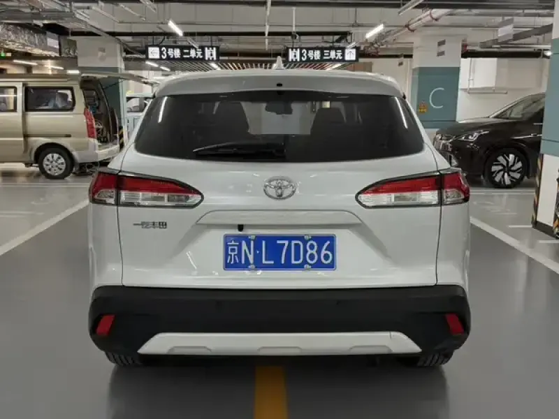 2024 Toyota Corolla Cross с пробегом 14 000 км