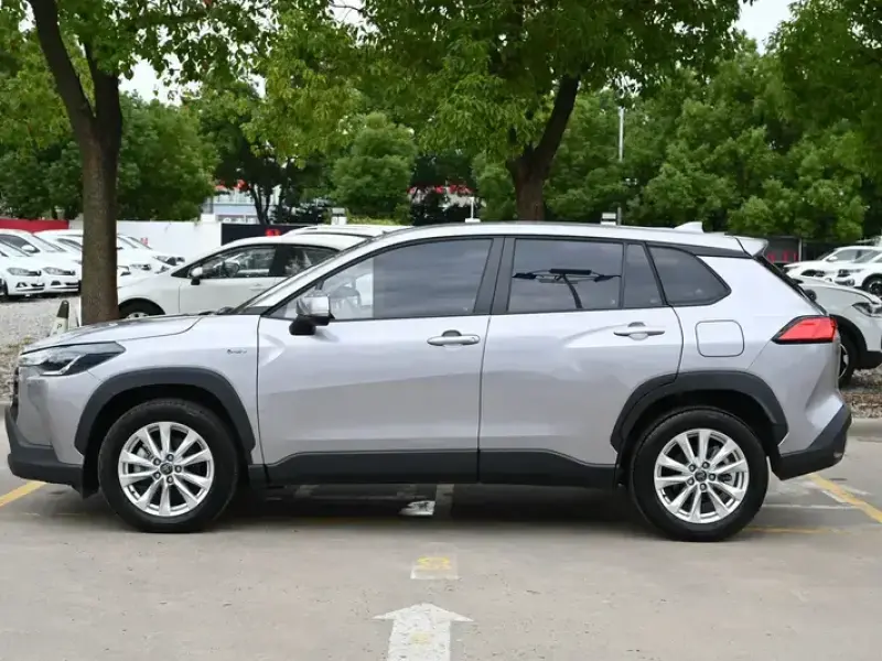 2024 Toyota Corolla Cross с пробегом 15 000 км