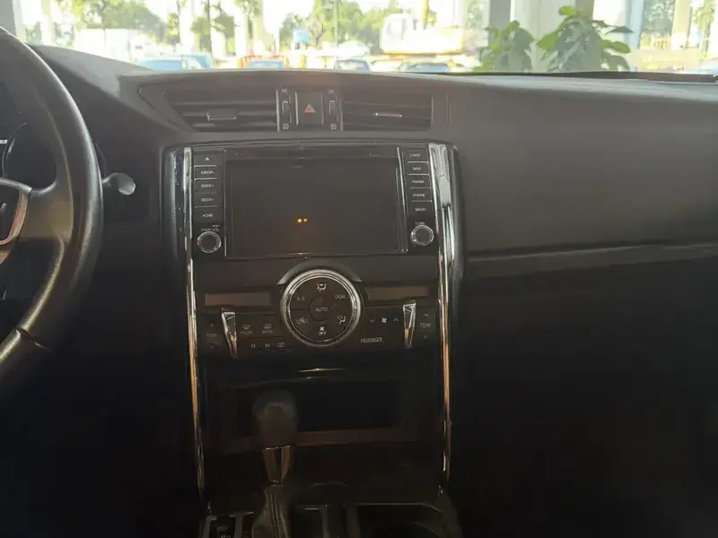 2013 Toyota Reiz с пробегом 187 000 км