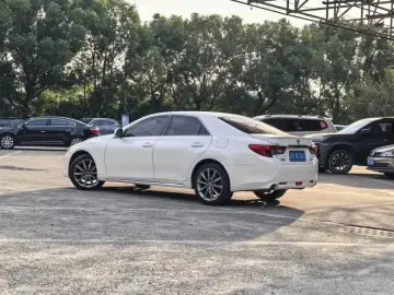 2013 Toyota Reiz с пробегом 154 000 км