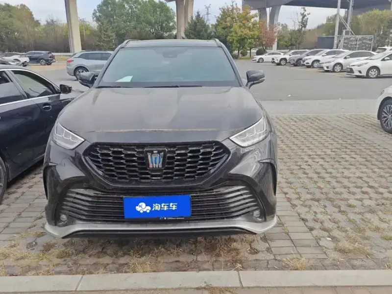 2023 Toyota Crown Kluger с пробегом 17 000 км