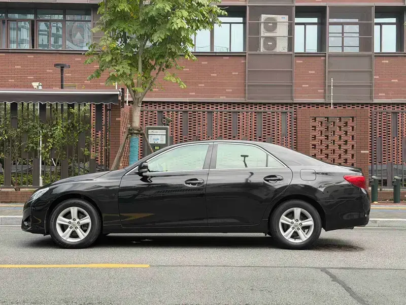 2013 Toyota Reiz с пробегом 52 700 км