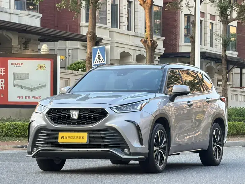 2022 Toyota Crown Kluger с пробегом 78 000 км