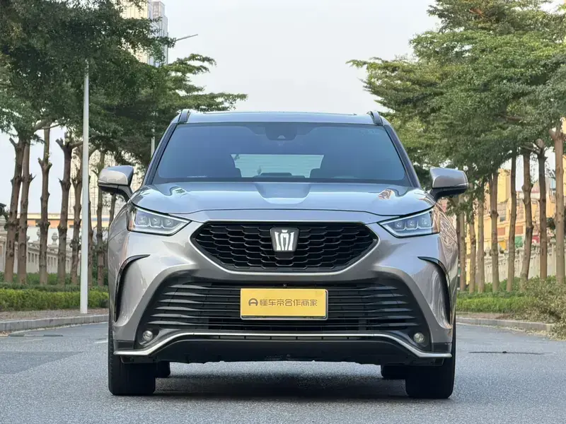2022 Toyota Crown Kluger с пробегом 78 000 км