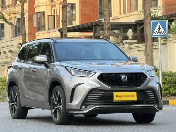 2022 Toyota Crown Kluger с пробегом 78 000 км